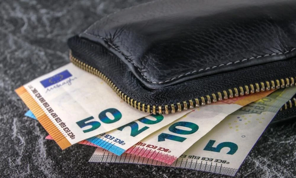 Aπίστευτο περιστατικό στο Ηράκλειο: Τυφλός «βούτηξε» 500 ευρώ από την τσέπη ηλικιωμένου